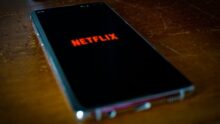 Savaitės Reddit apžvalga: nauji mokesčiai „Temu“ siuntoms, „Netflix“ dvigubi standartai ir kaip pergudrauti ryšio operatorius